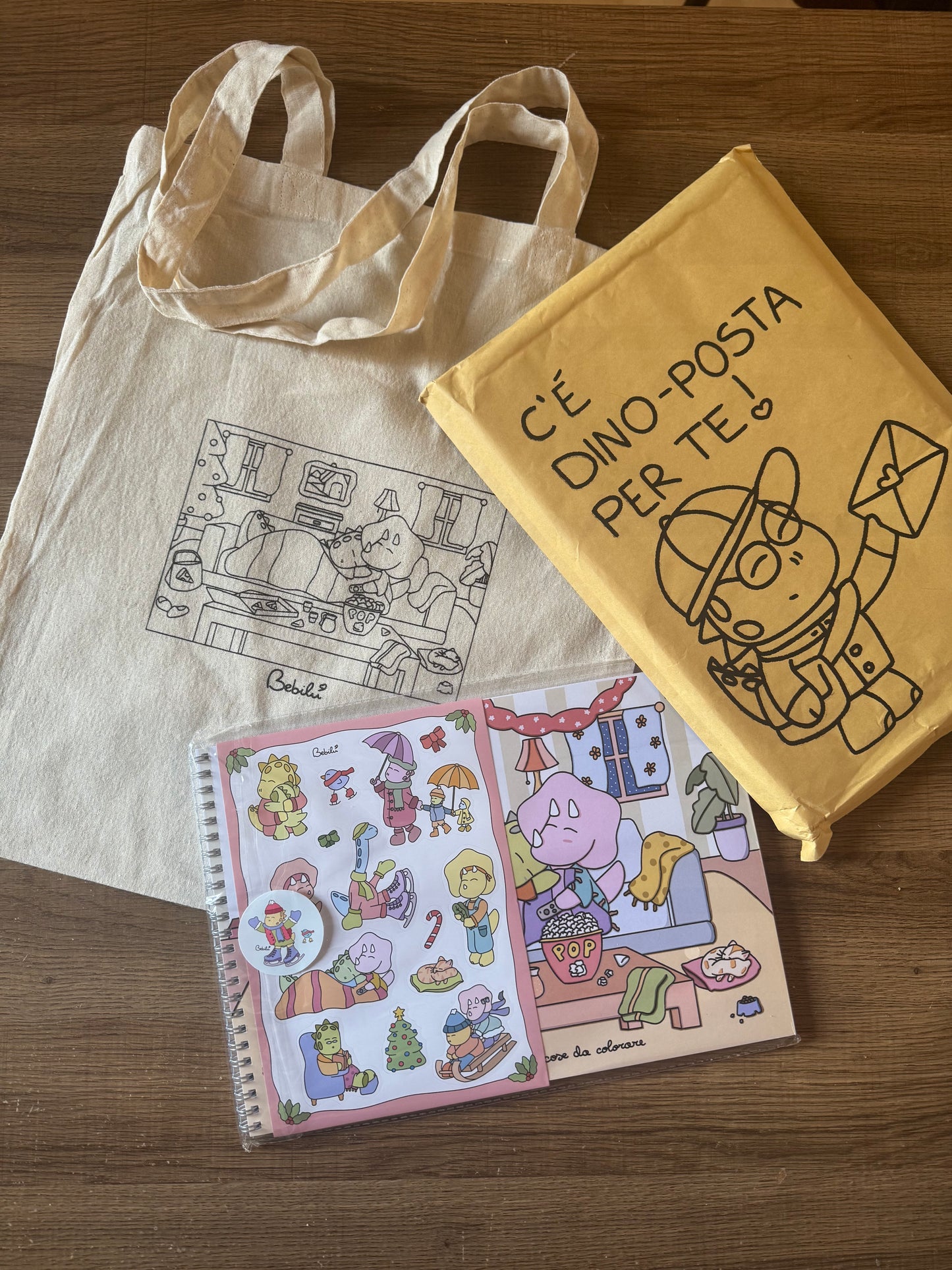 Pacchetto Premium Dino-Winter: Libro da colorare + Sticker + Borsa